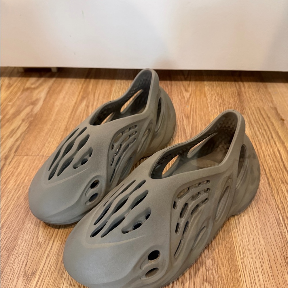 Yeezy foam runners